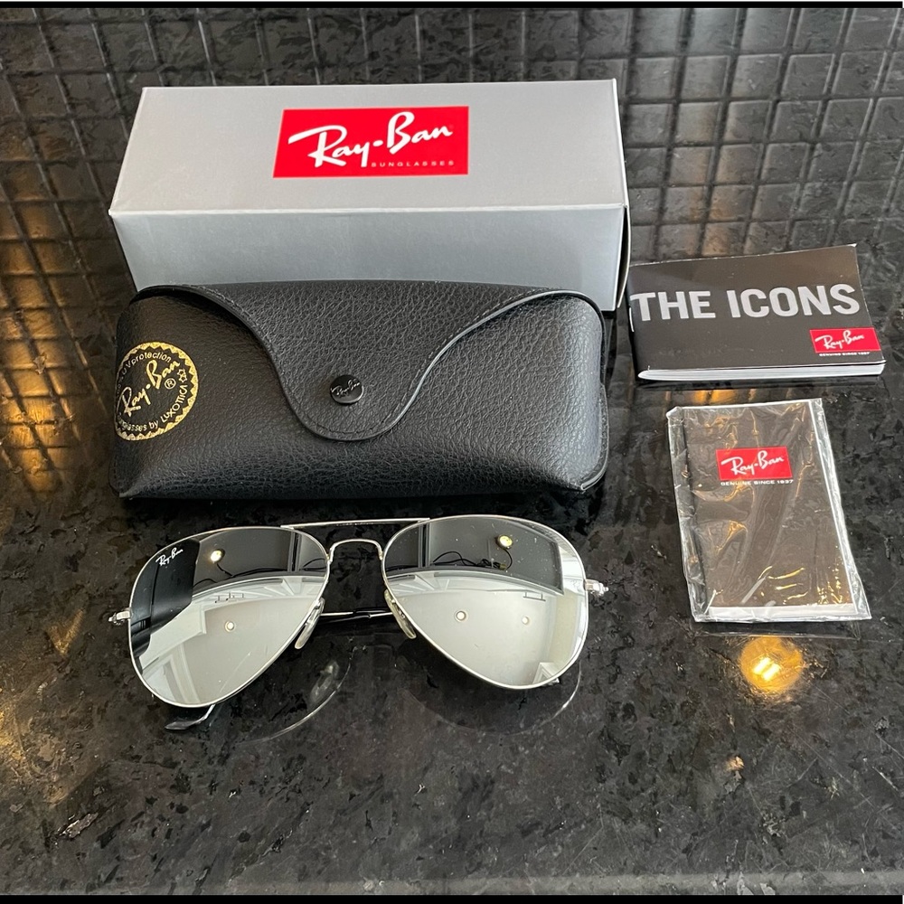 Ray Ban Aviator Silver Mirrored Sunglasses